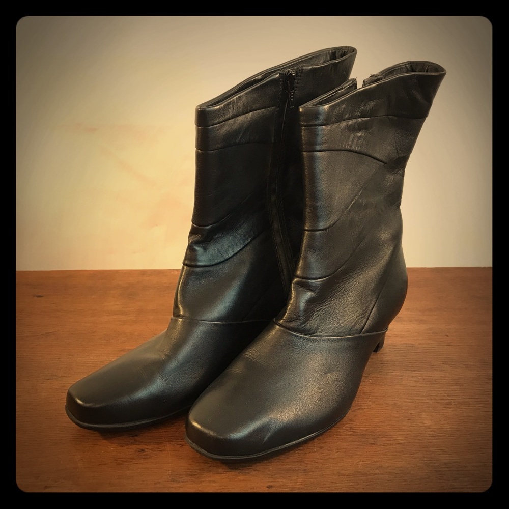 Aravone Boots by New Balance